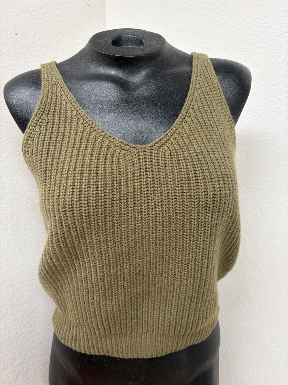 Allude Knit V Neck Tank Top in Olio Green M - Picture 3 of 4